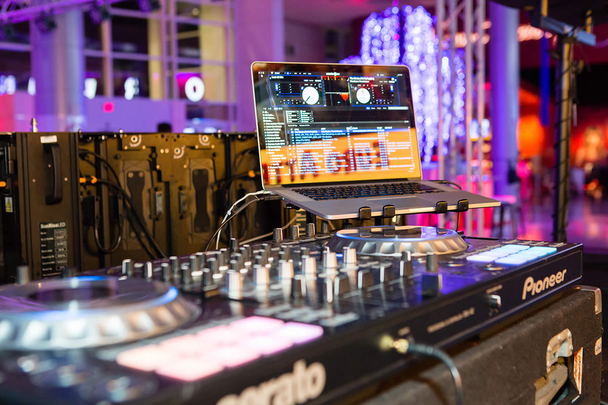 3 Myths about Wedding DJs Debunked