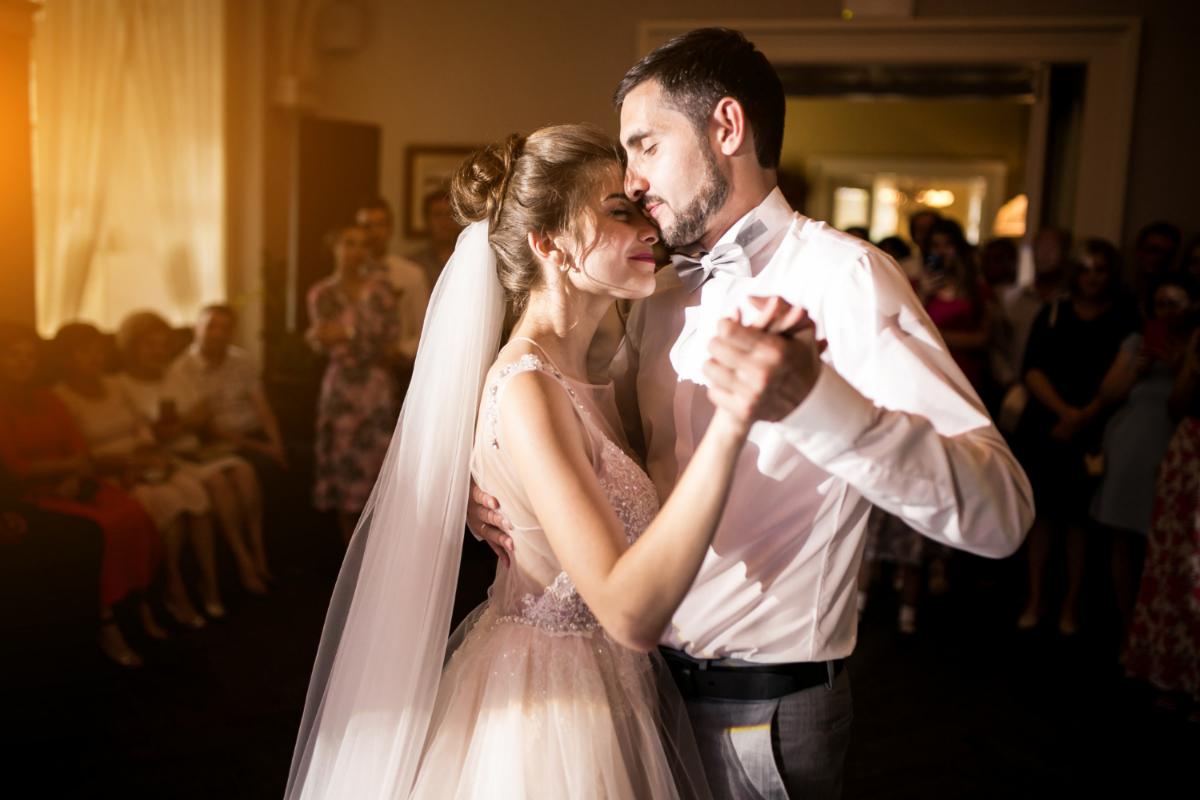 Tips for Picking a First Dance Song